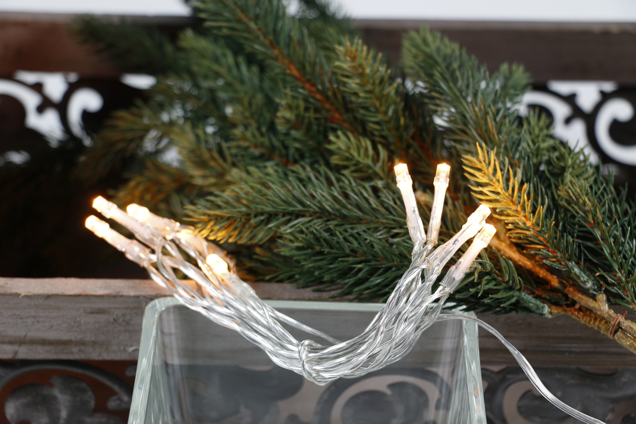 Frost innisería 10LED hlýhvít með glærri snúru.