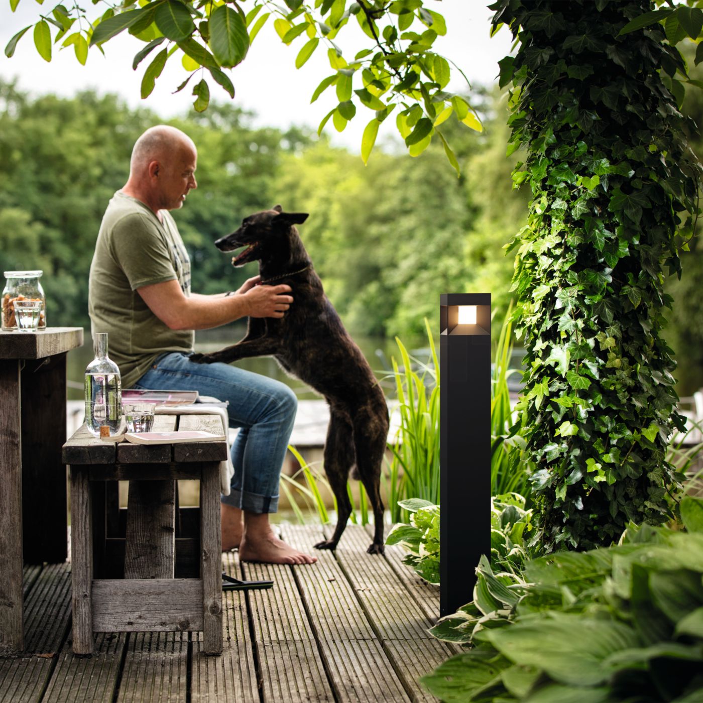 Parterre stór staur úti svart 8w innb Led