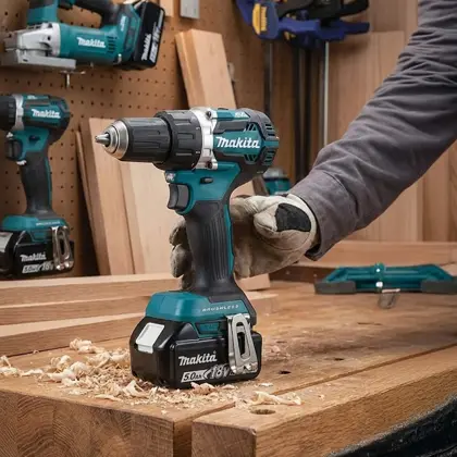 MAKITA BORVÉL 18V 