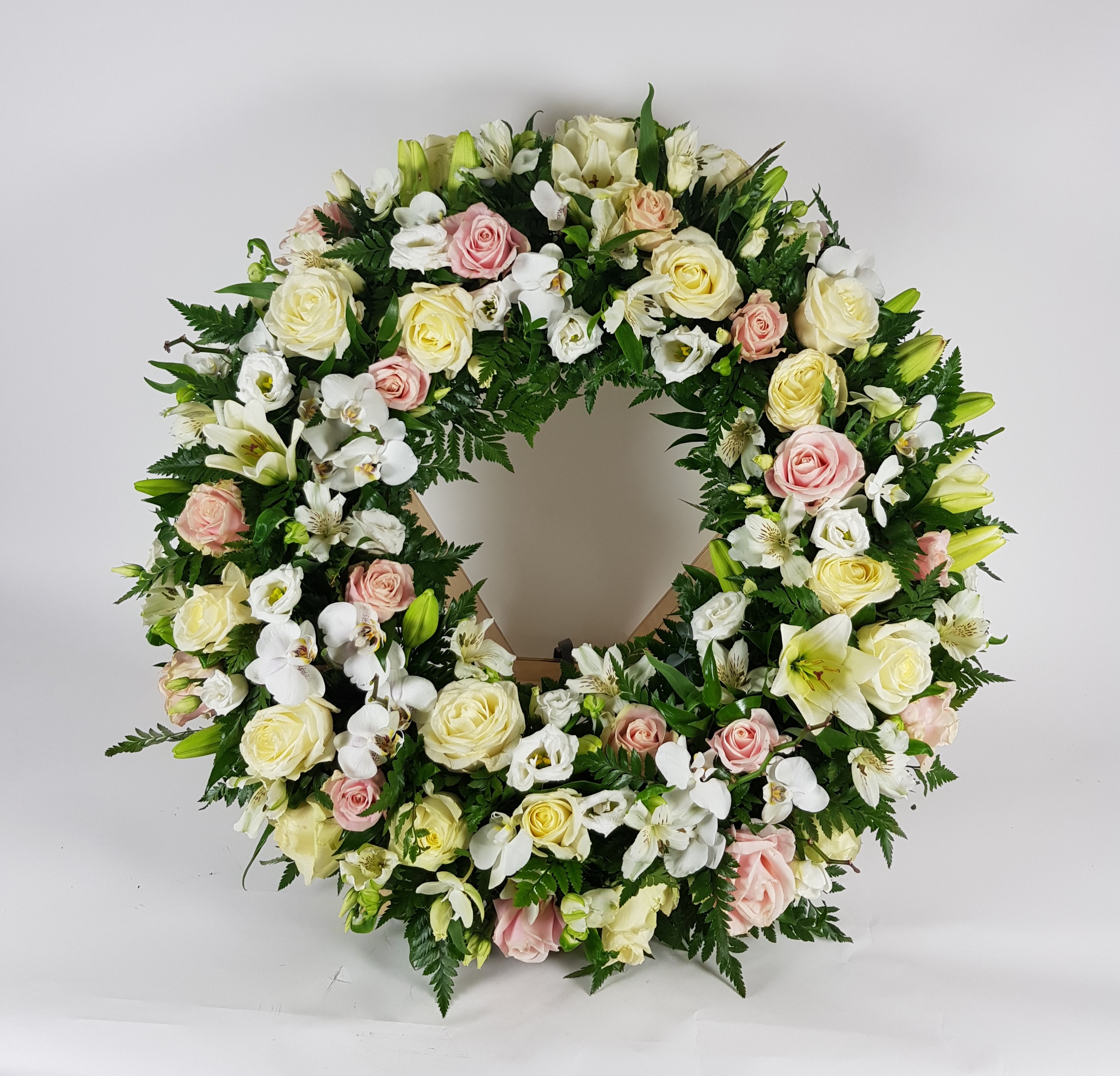 Hringskreyttur útfararkrans 60cm