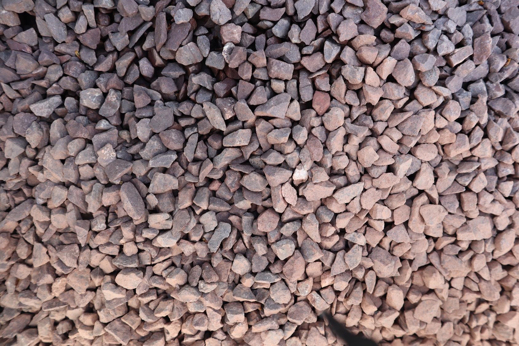 Skrautsteinar Havana Red 8-11mm 20kg