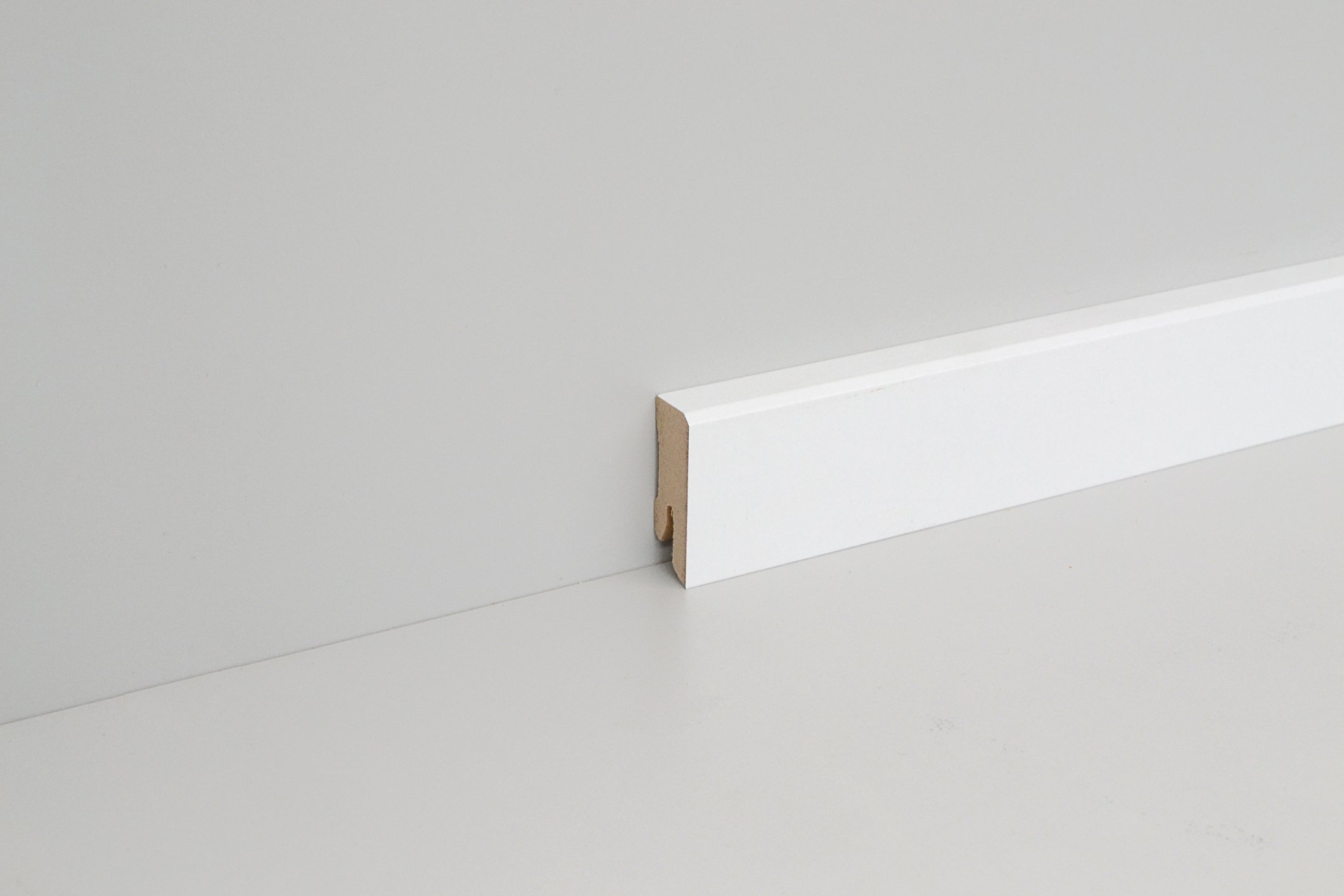 Parketlisti Hvítur 15x40x2400 mm filmulagt MDF