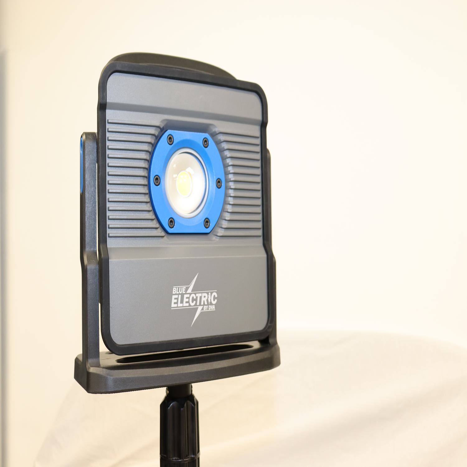 Vinnuljós Þrífótur 2M ST4 fyrir 1 LED kastara