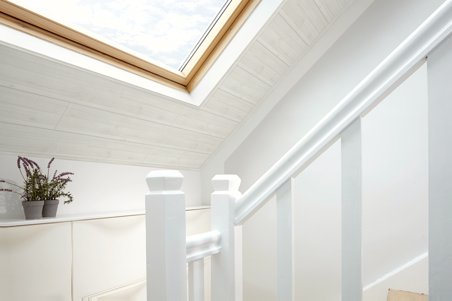 BHK.Þilja, hvítt með viðaryrjum