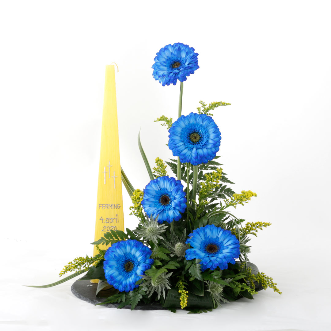 Blá og gul fermingarskreyting