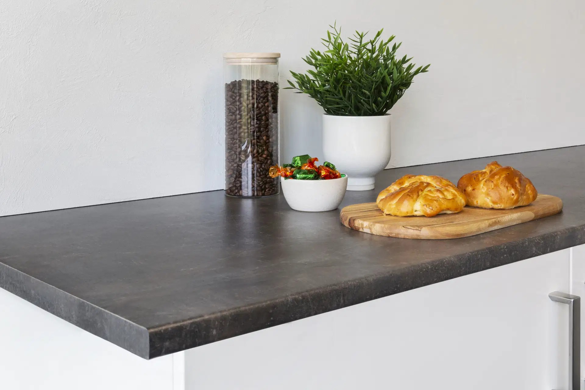 Borðpl. Dark Atelier 4299 28 x 3000 x 635mm