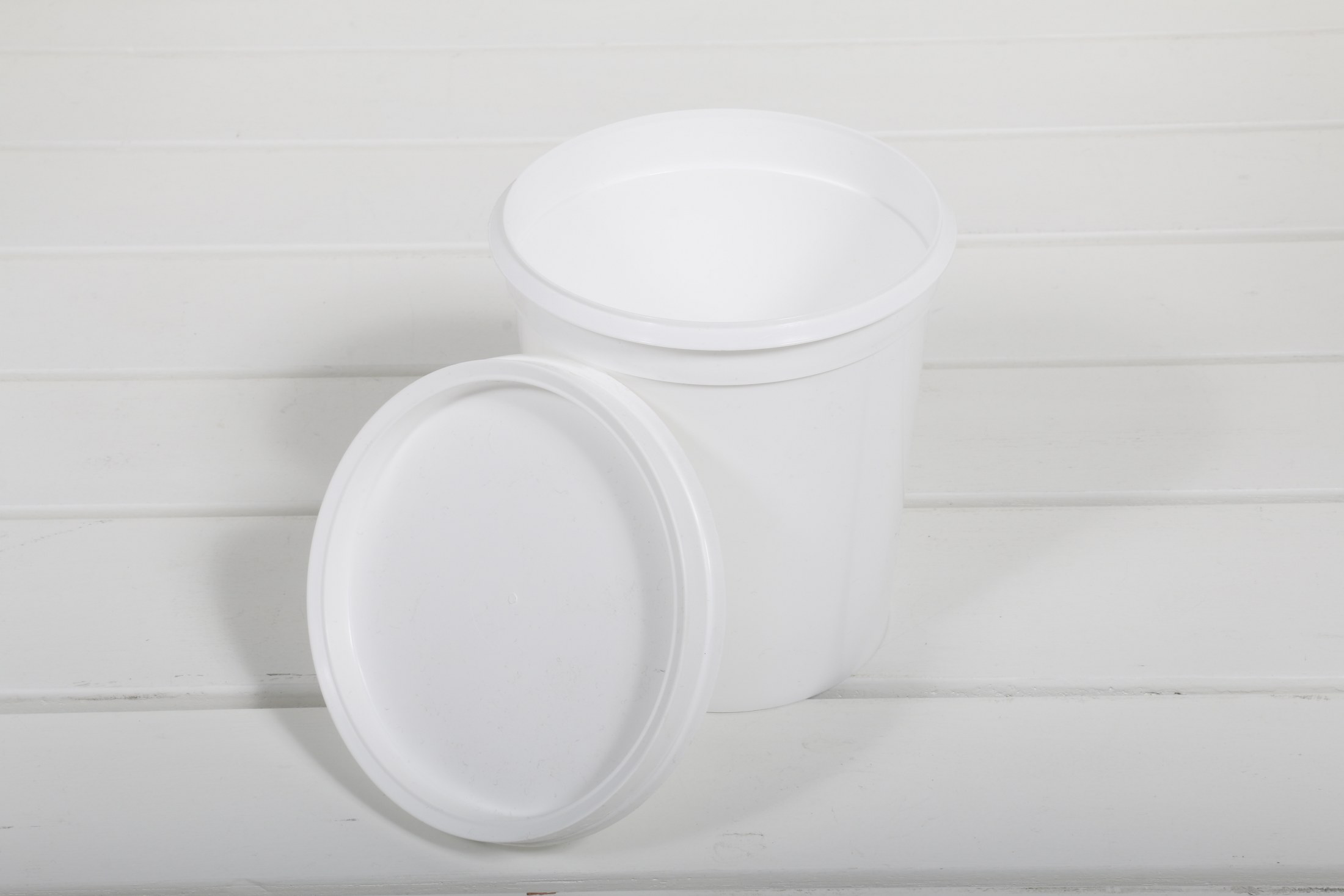 Fata með loki 1ltr.